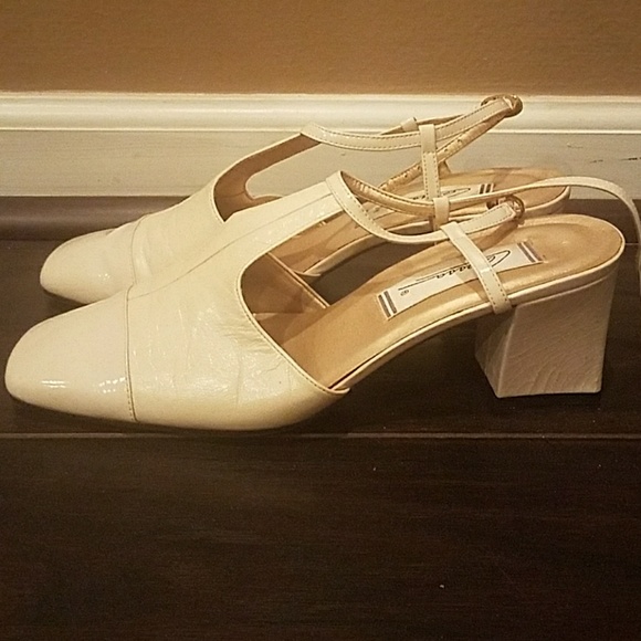 Caressa - Picture 3 of 3